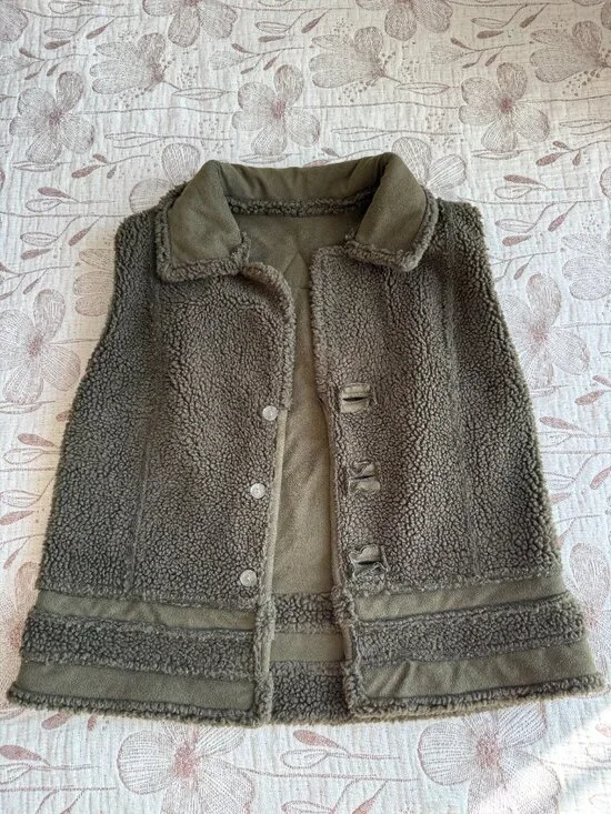 Fjallraven Fjall Women's Suede Sherpa Vest in Olive Green - Size Small - Picture 9 of 11